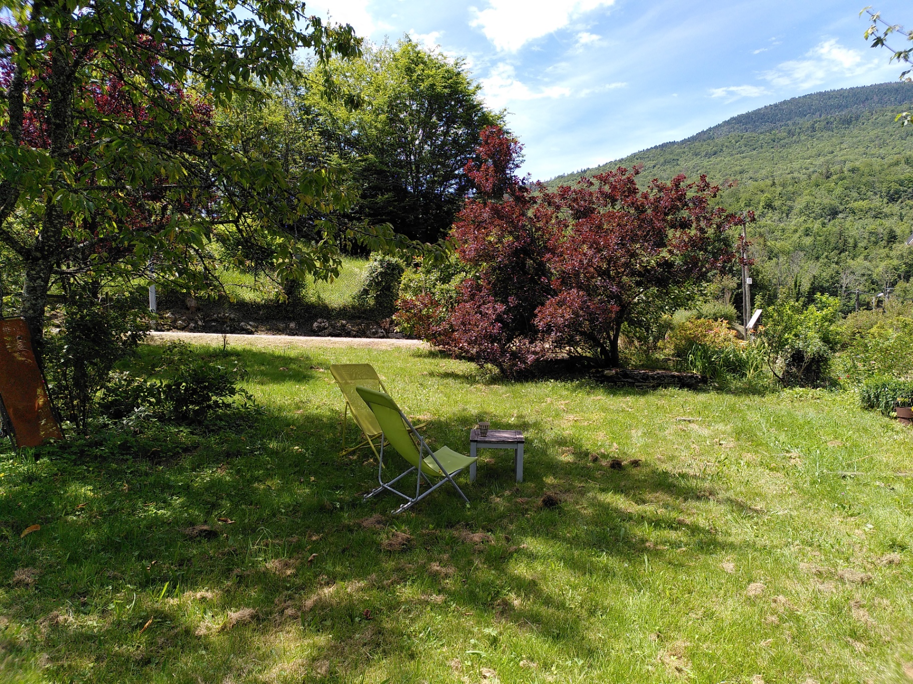 Jardin avec vue sur les montagnes