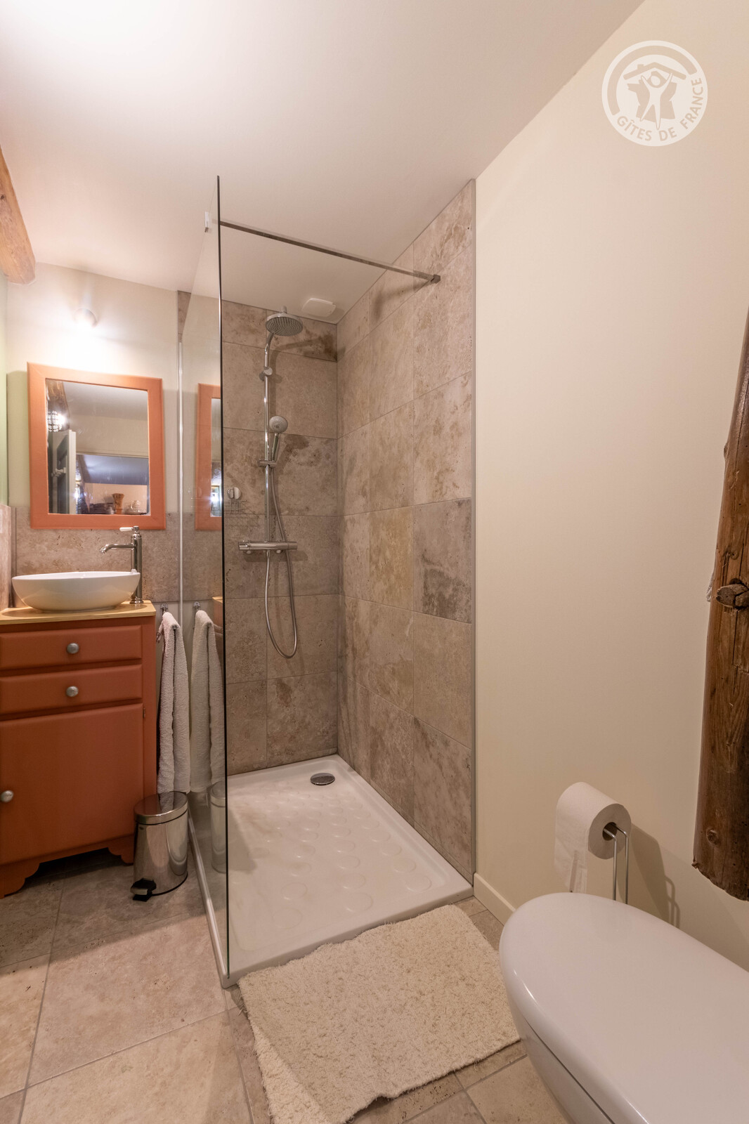 Salle de bain avec douche italienne