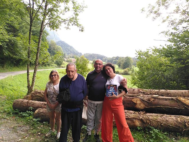 Groupe de visiteurs dans la nature