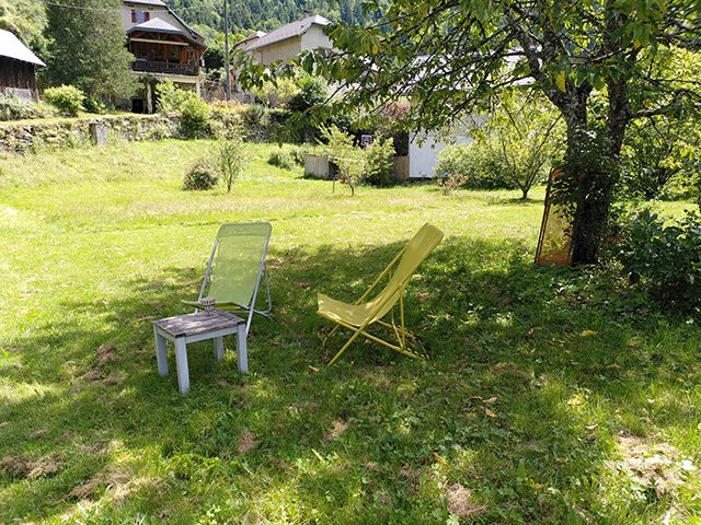 Jardin avec transats